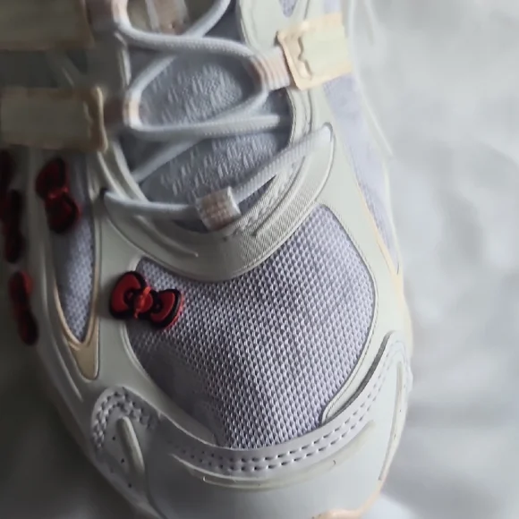 Hello Kitty Women's White and Red Sneakers 50 Anniversary SANRIO 8 US size W - Picture 10 of 10